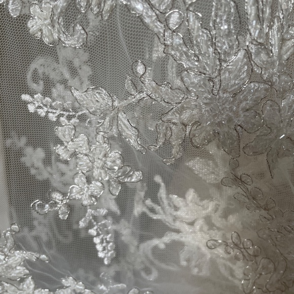 PNINA TORNAI 🤍 WEDDING GOWN - Picture 3 of 16